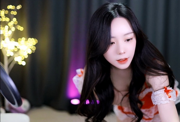 老婆把她闺蜜送我当生日礼物