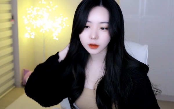一边下奶一吃敷视频