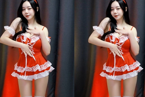 公司开会秘书在桌底干什么