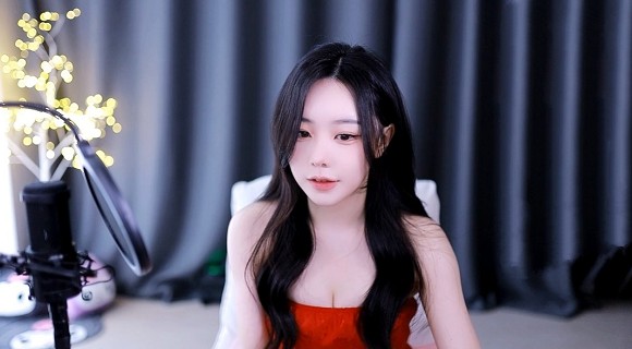 小龙女只感觉那只巨大的火龙