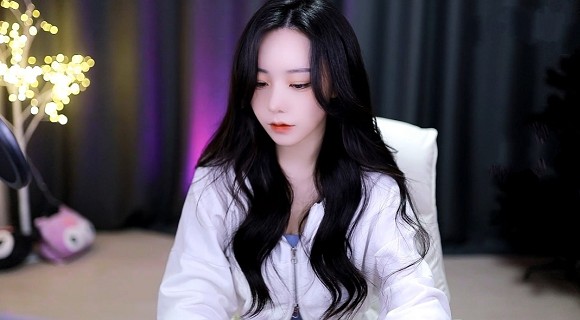 姬小满拿枪奖励自己核心提示