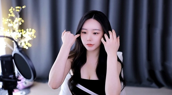 我半夜帮??洗澡c了她软件