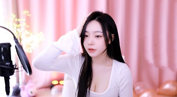 老师的大白兔在衣服里面一抖一抖