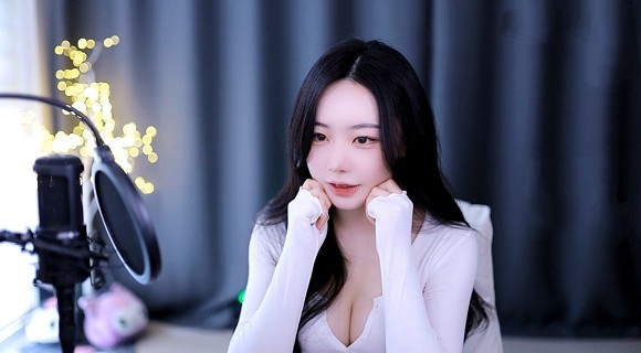 初尝人妻滑进去了莹莹视频