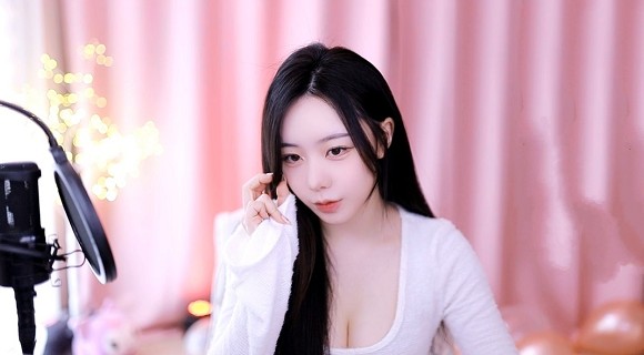 努力适应他的尺寸