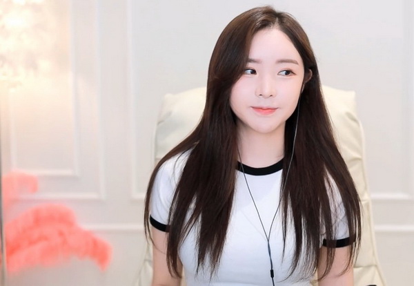 暴躁老姐的CSGO心得分享视频