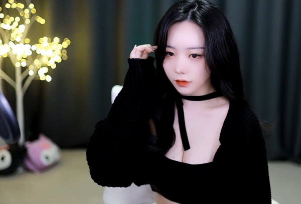 女生吃小头头视频