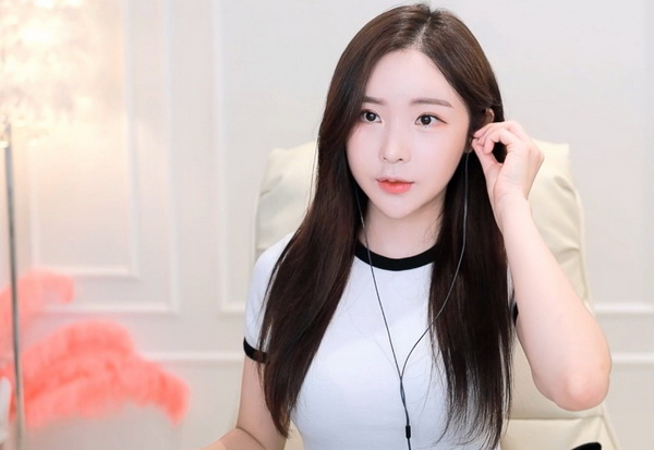 被体育老师c了一节林妙妙