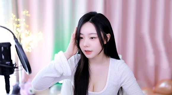 女生吃小头头视频